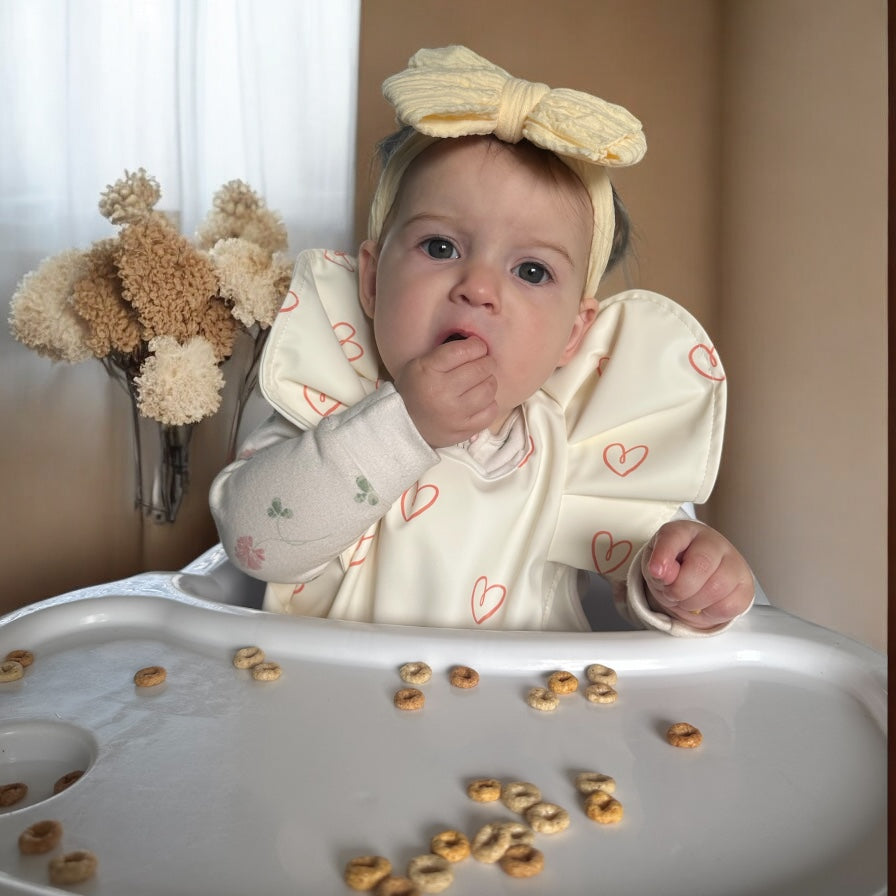 Waterproof Baby Weaning Bib With Cute Matching Bow Kids Infant Meals Bib Anti-dirty Saliva Bibs with Frill Angel Wings Baby Feeding Stuff Children Smock