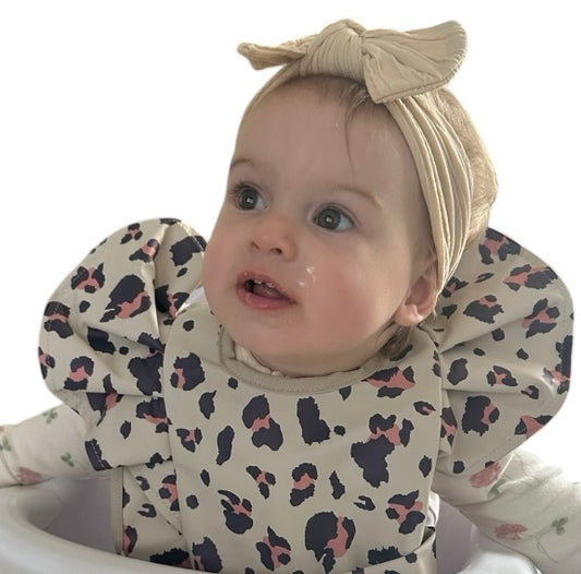 Waterproof Baby Weaning Bib With Cute Matching Bow Kids Infant Meals Bib Anti-dirty Saliva Bibs with Frill Angel Wings Baby Feeding Stuff Children Smock